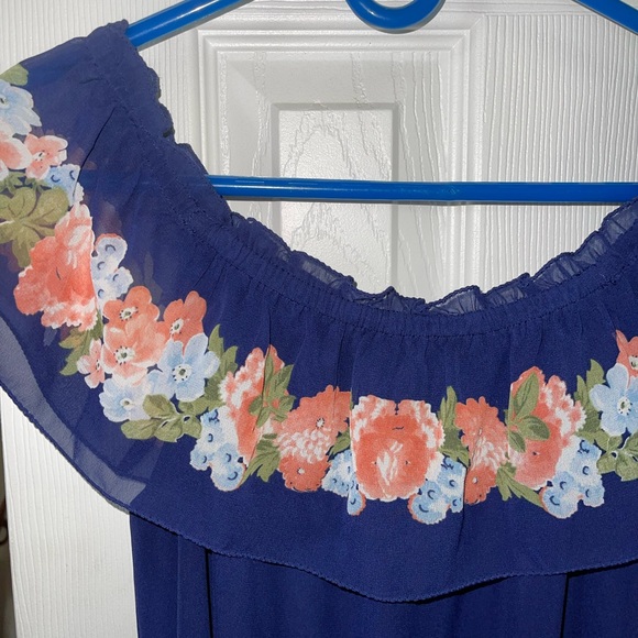 Max Studio Dress w Flowers - Picture 3 of 7